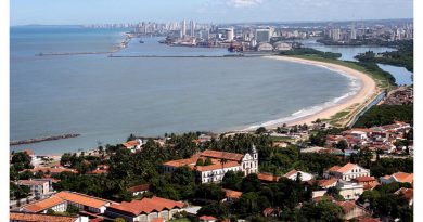 Adolescente de 13 anos morre após ataque de tubarão em Olinda Adolescente de 13 anos morre após ataque de tubarão em Olinda