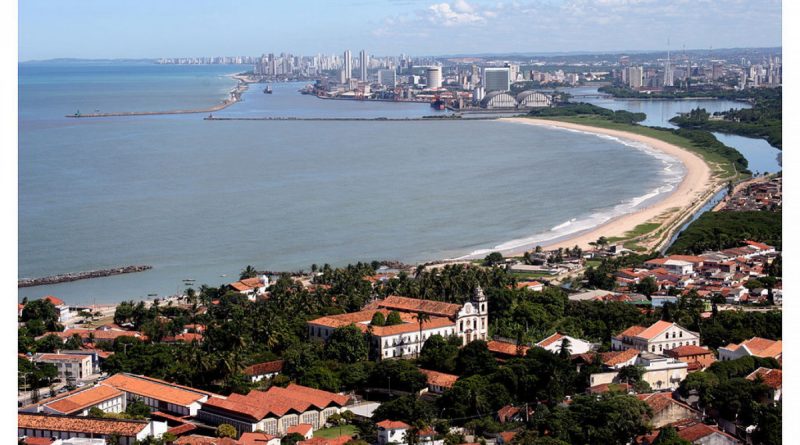 Adolescente de 13 anos morre após ataque de tubarão em Olinda Adolescente de 13 anos morre após ataque de tubarão em Olinda