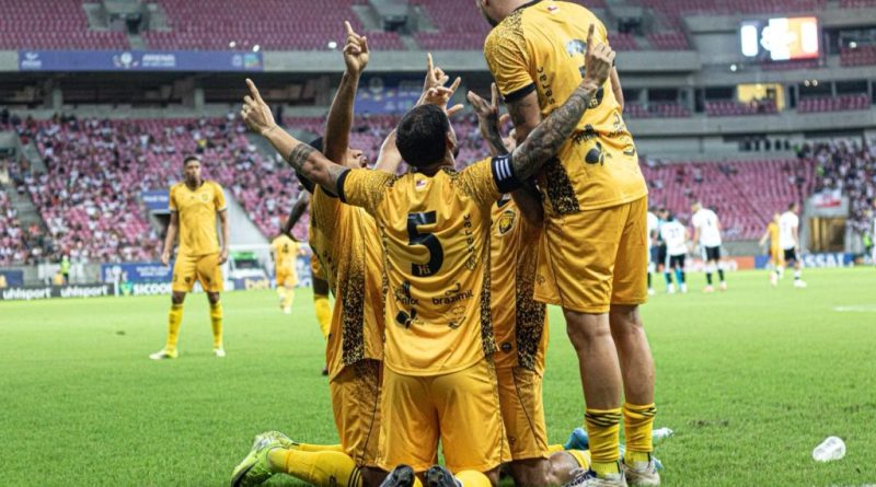 Amazonas vence Santa Cruz e segue líder da Série C do Campeonato Brasileiro