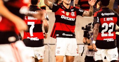 Flamengo vence o Vitória no Maracanã e larga com a vantagem na Copa do Brasil