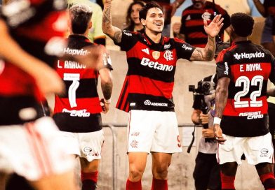 Flamengo vence o Vitória no Maracanã e larga com a vantagem na Copa do Brasil