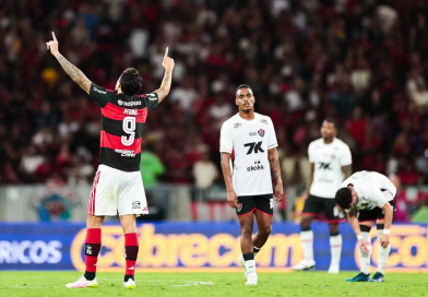 Flamengo vence o Vitória no Maracanã e larga com a vantagem na Copa do Brasil