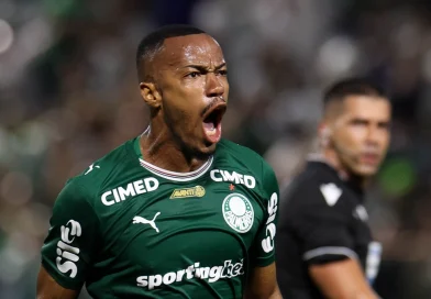 Palmeiras vence Grêmio e se isola na liderança do Brasileirão Palmeiras vence Grêmio e se isola na liderança do Brasileirão