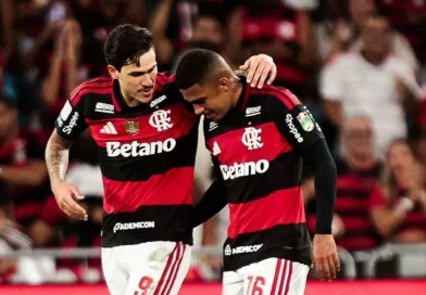 Flamengo vence Coritiba com autoridade no Maracanã Flamengo vence Coritiba com autoridade no Maracanã
