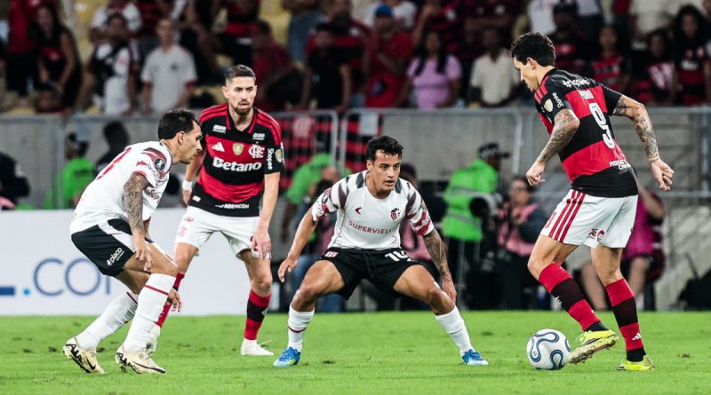 Flamengo vence o Estudiantes e confirma vaga nas oitavas da Libertadores Flamengo vence o Estudiantes e confirma vaga nas oitavas da Libertadores
