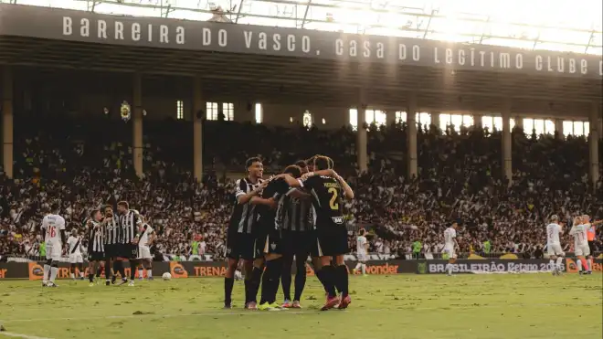 Atlético derrota Vasco no Rio e termina semestre a seis pontos do G4 do Brasileiro Atlético derrota Vasco no Rio e termina semestre a seis pontos do G4 do Brasileiro