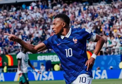 Mbappé faz história com golaço, e França vence Senegal em estreia na Copa do Mundo Mbappé faz história com golaço, e França vence Senegal em estreia na Copa do Mundo