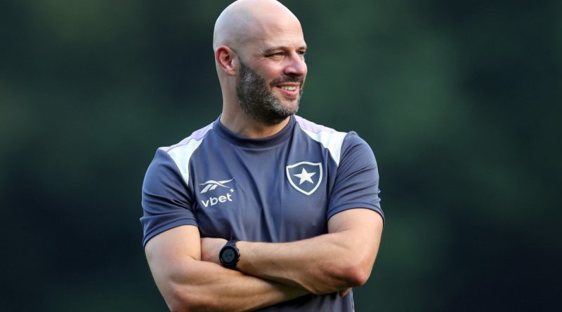 Vasco negocia com o técnico Franclim Carvalho, do Botafogo