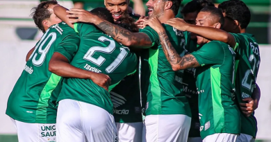 Chocolate no Brinco de Ouro! Guarani goleia Amazonas e dorme na liderança da Série C Chocolate no Brinco de Ouro! Guarani goleia Amazonas e dorme na liderança da Série C