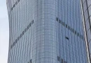 Avião de pequeno porte atingiu um dos edifícios mais alto da China
