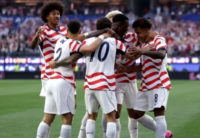 EUA goleia o Paraguai e estreia com vitória na Copa do Mundo EUA goleia o Paraguai e estreia com vitória na Copa do Mundo