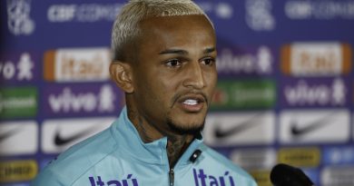 Wesley é cortado da Seleção Brasileira e está fora da Copa do Mundo Wesley é cortado da Seleção Brasileira e está fora da Copa do Mundo