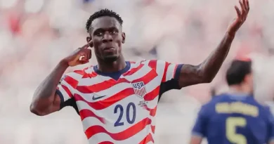 Estados Unidos vencem Bósnia com um a menos e avançam às oitavas da Copa do Mundo Estados Unidos vencem Bósnia com um a menos e avançam às oitavas da Copa do Mundo