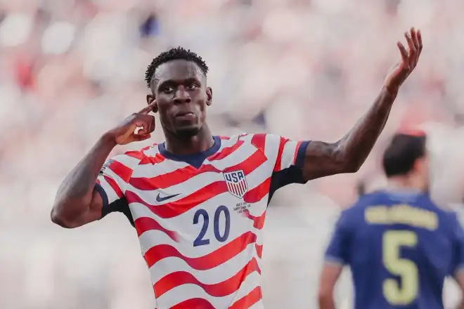 Estados Unidos vencem Bósnia com um a menos e avançam às oitavas da Copa do Mundo Estados Unidos vencem Bósnia com um a menos e avançam às oitavas da Copa do Mundo