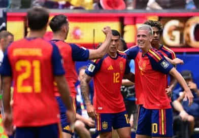Espanha vence Bélgica nos minutos finais e garante vaga na semifinal contra a França