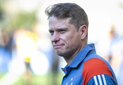 Vasco da Gama abre conversas com Fernando Seabra, técnico do Coritiba