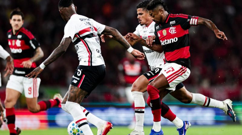 Flamengo e São Paulo empatam em jogo movimentado no Maracanã