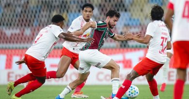 Com gol no fim, Fluminense arranca empate com o Bragantino no Maracanã Com gol no fim, Fluminense arranca empate com o Bragantino no Maracanã