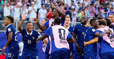 De pênalti, França vence retranca do Paraguai e se classifica na Copa