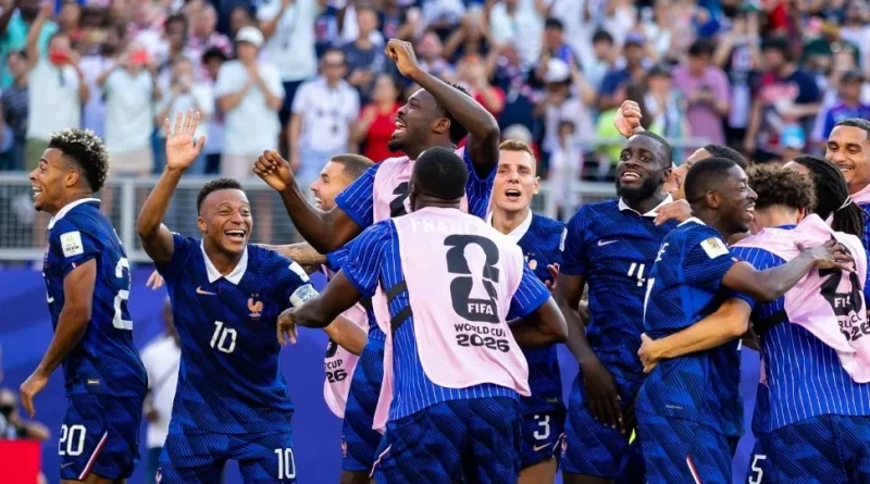 De pênalti, França vence retranca do Paraguai e se classifica na Copa