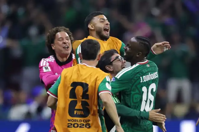 México vence Equador no Azteca e avança às oitavas da Copa do Mundo