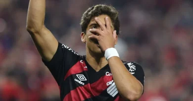 Athletico-PR vence Vitória e larga na frente nas oitavas da Copa do Brasil Athletico-PR vence Vitória e larga na frente nas oitavas da Copa do Brasil