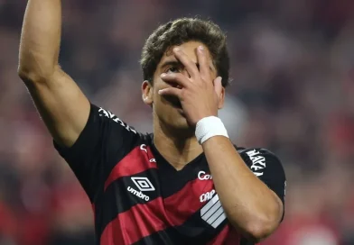 Athletico-PR vence Vitória e larga na frente nas oitavas da Copa do Brasil Athletico-PR vence Vitória e larga na frente nas oitavas da Copa do Brasil