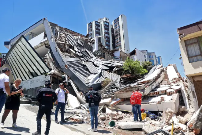 Número de mortos em terremoto na Colômbia passa de 100 Número de mortos em terremoto na Colômbia passa de 100