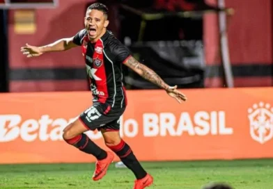 Vitória goleia o Athletico-PR e vai às quartas da Copa do Brasil Vitória goleia o Athletico-PR e vai às quartas da Copa do Brasil