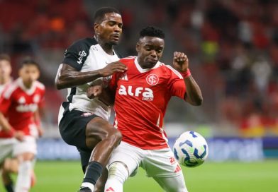 Internacional vence o Corinthians e abre vantagem na Copa do Brasil