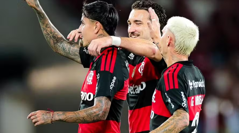 Flamengo vence Vitória e diminui diferença para o Palmeiras Flamengo vence Vitória e diminui diferença para o Palmeiras