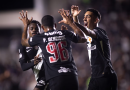 Com um a menos, Vasco vence Vitória pelas quartas da Copa do Brasil Com um a menos, Vasco vence Vitória pelas quartas da Copa do Brasil
