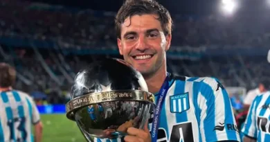 Volante Santiago Sosa chega ao Rio para assinar com o Vasco Volante Santiago Sosa chega ao Rio para assinar com o Vasco