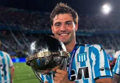 Volante Santiago Sosa chega ao Rio para assinar com o Vasco Volante Santiago Sosa chega ao Rio para assinar com o Vasco