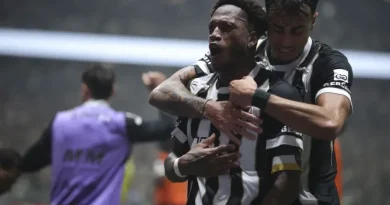 Atlético vence Cruzeiro de virada e avança na Copa do Brasil Atlético vence Cruzeiro de virada e avança na Copa do Brasil