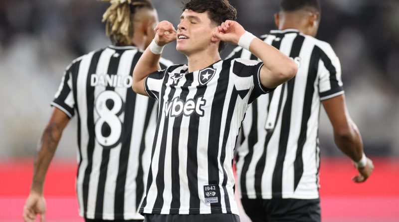 Botafogo vence o Grêmio em jogo de cinco gols no Nilton Santos pelo Brasileirão Botafogo vence o Grêmio em jogo de cinco gols no Nilton Santos pelo Brasileirão