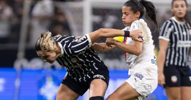 Com uma a menos, Corinthians vence o Bahia e vai à final do Brasileiro feminino Com uma a menos, Corinthians vence o Bahia e vai à final do Brasileiro feminino