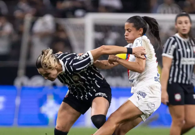Com uma a menos, Corinthians vence o Bahia e vai à final do Brasileiro feminino Com uma a menos, Corinthians vence o Bahia e vai à final do Brasileiro feminino