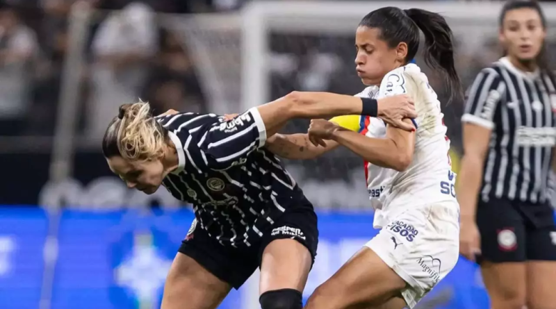 Com uma a menos, Corinthians vence o Bahia e vai à final do Brasileiro feminino Com uma a menos, Corinthians vence o Bahia e vai à final do Brasileiro feminino