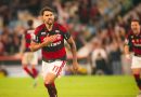 Flamengo vence o Corinthians com gol no finalzinho e segue como líder do Brasileiro Flamengo vence o Corinthians com gol no finalzinho e segue como líder do Brasileiro