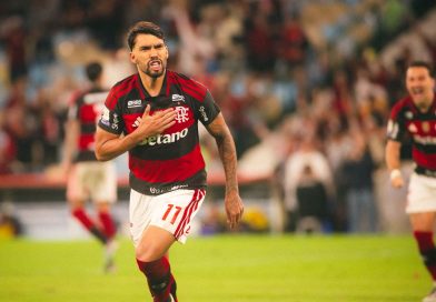 Flamengo vence o Corinthians com gol no finalzinho e segue como líder do Brasileiro Flamengo vence o Corinthians com gol no finalzinho e segue como líder do Brasileiro