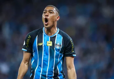 Grêmio vence e elimina o Inter da Copa do Brasil Grêmio vence e elimina o Inter da Copa do Brasil
