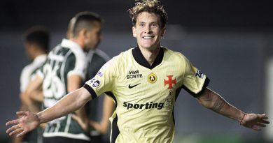 Vasco goleia o Coritiba em São Januário e dorme fora da zona de rebaixamento Vasco goleia o Coritiba em São Januário e dorme fora da zona de rebaixamento