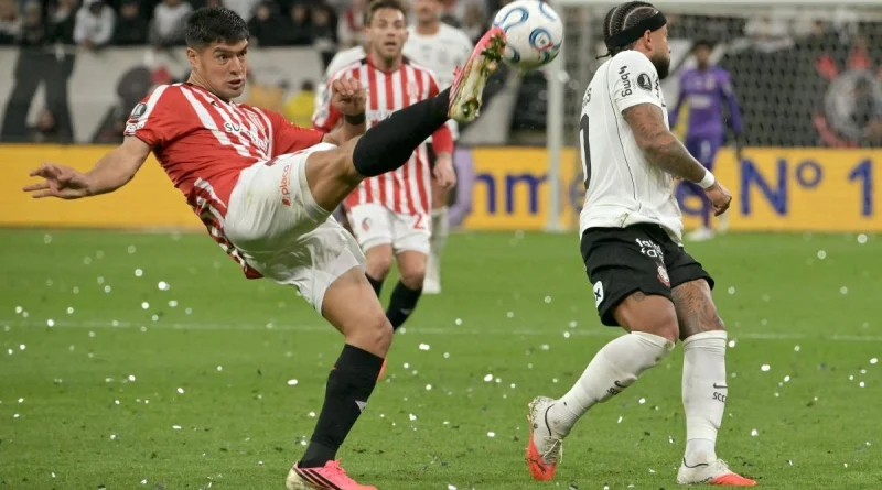 Estudiantes vence Corinthians e espera por Flamengo ou Del Valle na semifinal da Libertadores Estudiantes vence Corinthians e espera por Flamengo ou Del Valle na semifinal da Libertadores