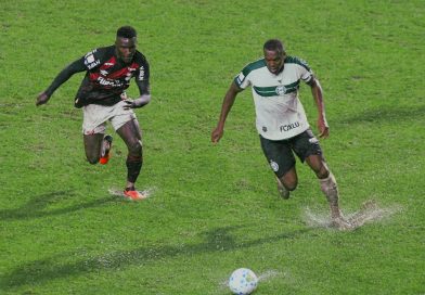 Com muita chuva e emoção, Coritiba e Athletico empatam em 3 a 3 pelo Brasileirão