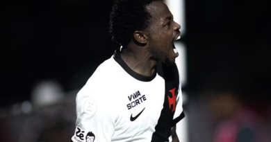 Vasco vence o Vitória no Barradão e avança às semifinais da Copa do Brasil Vasco vence o Vitória no Barradão e avança às semifinais da Copa do Brasil