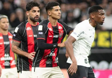 Corinthians empata com o Vitória e segue ameaçado na tabela Corinthians empata com o Vitória e segue ameaçado na tabela