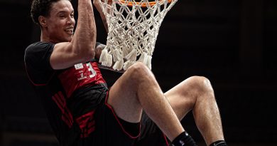 Flamengo vence Fluminense e se consagra campeão carioca de basquete Flamengo vence Fluminense e se consagra campeão carioca de basquete