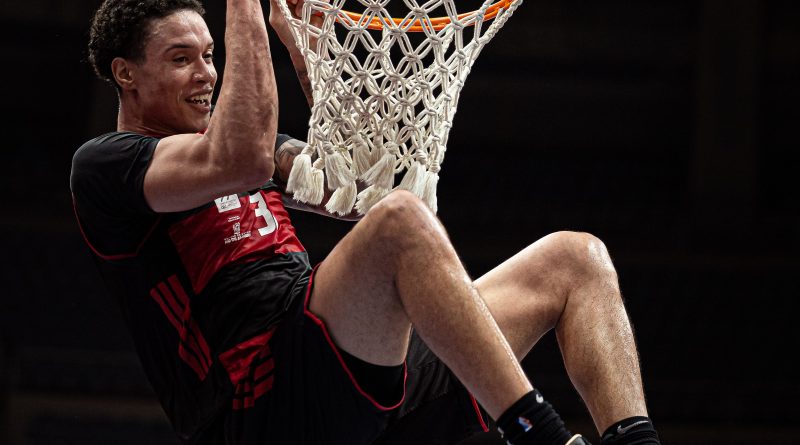 Flamengo vence Fluminense e se consagra campeão carioca de basquete Flamengo vence Fluminense e se consagra campeão carioca de basquete