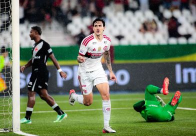 Flamengo goleia o Vasco no Nílton Santos e abre vantagem na liderança do Brasileirão